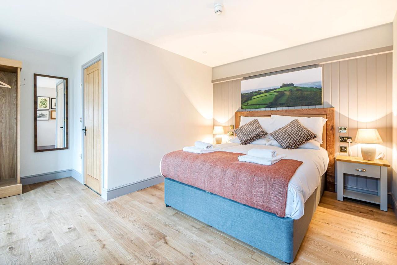 Charlcombe Inn Kelston エクステリア 写真