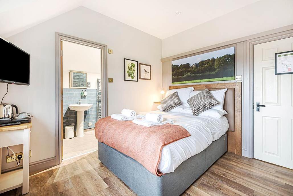 Charlcombe Inn Kelston エクステリア 写真